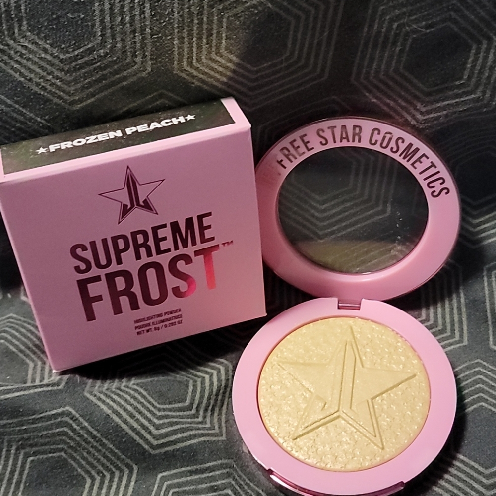 Jeffree Star Supreme Frost shade: Frozen Peach